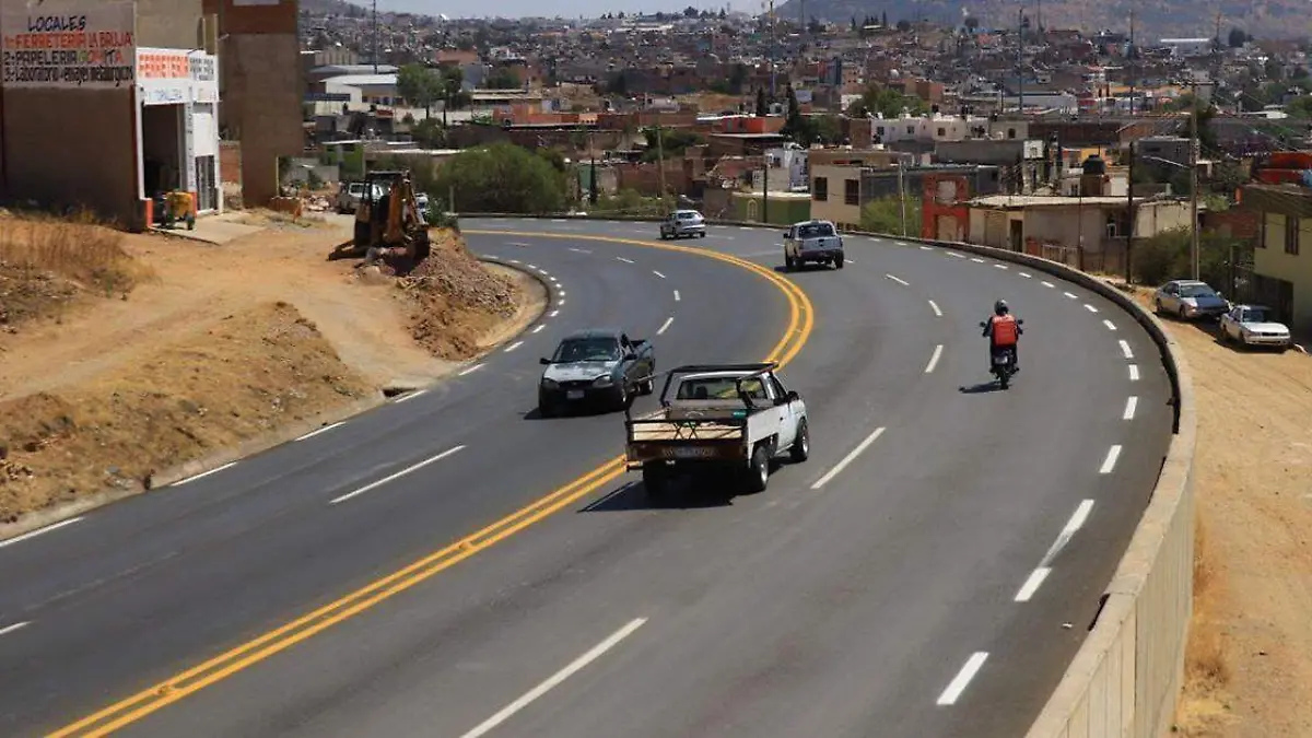 Nadie se encuebtra excento de sufrir un percance mientras viaja en carretera, por lo que es necesario contar con los números de emergencia a la mano